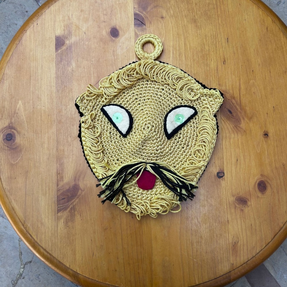 Vintage Lion Face Crochet Potholder Wall Hanging Gold Handmade Folk Art Kitsch
